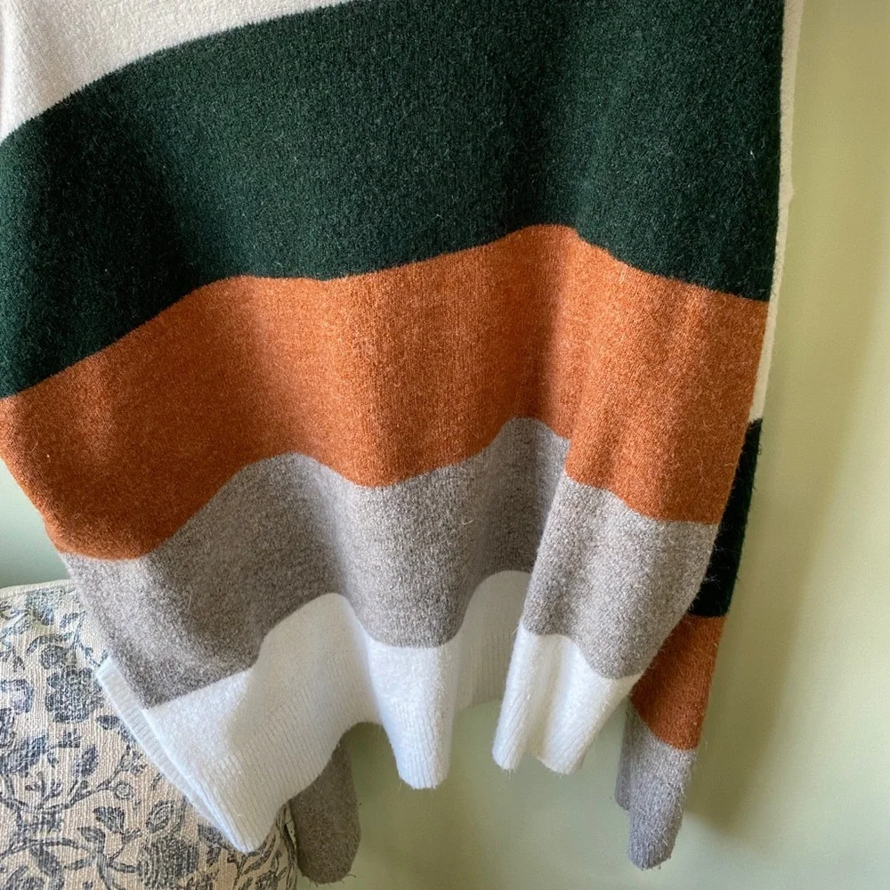 Colorblock Sweater - Picture 6 of 7